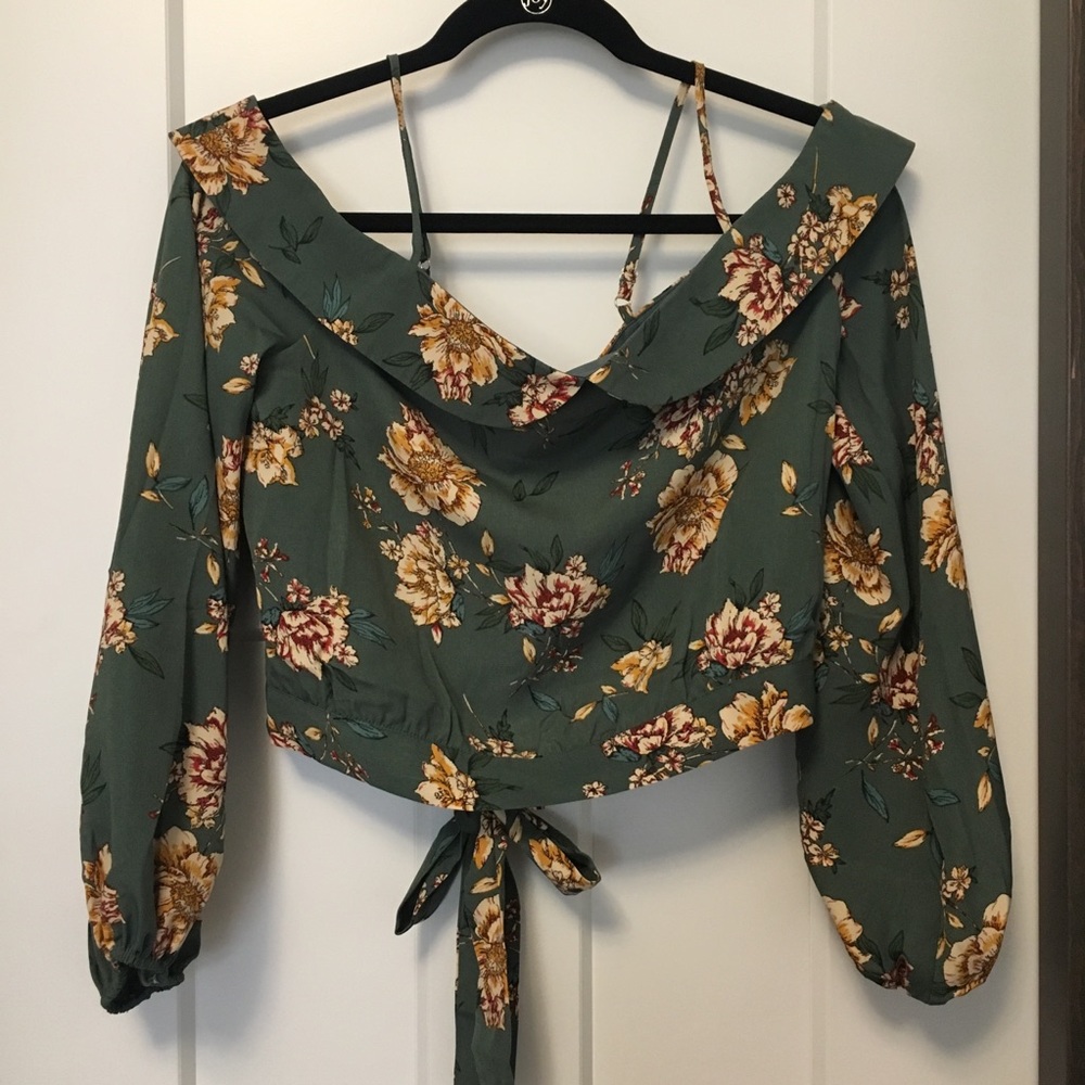 Cold shoulder top with bow